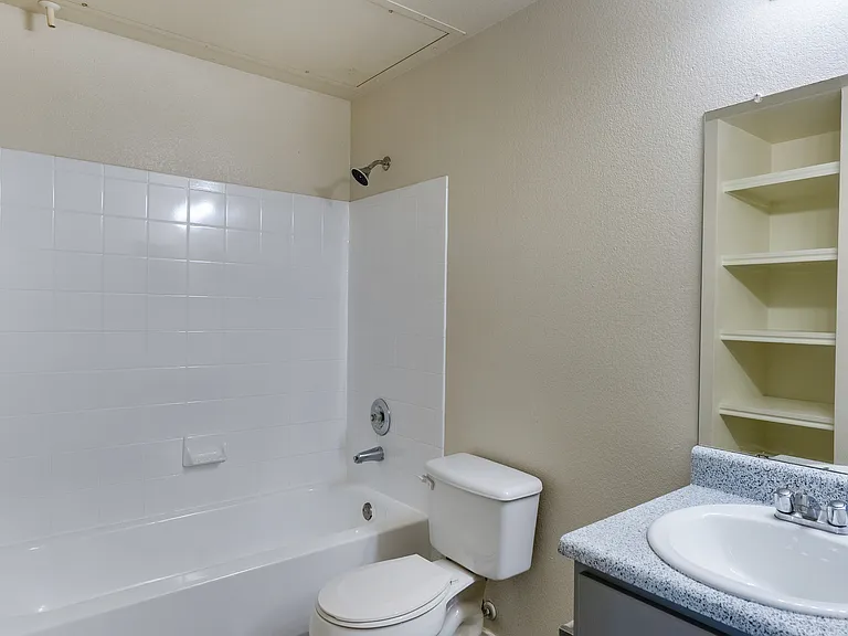 The Lodge at Lost Pines Apartments — Photo 45
