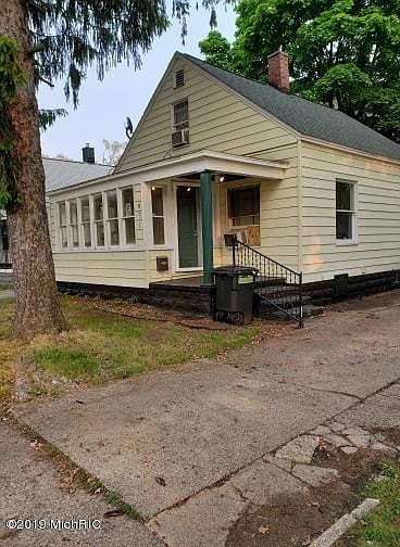 1st image of 871 Emerson Ave