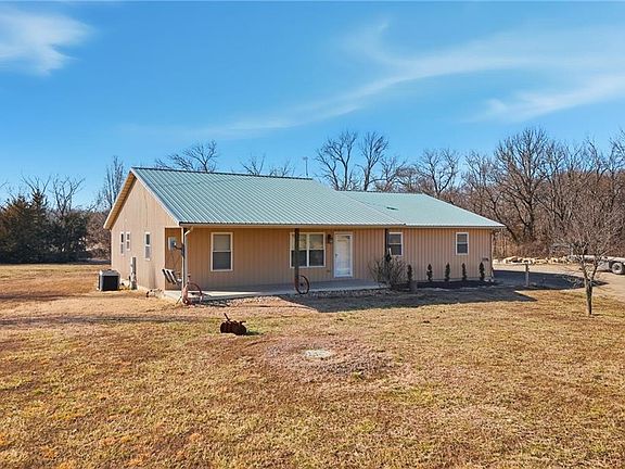 2nd image of 2274 Iowa Rd