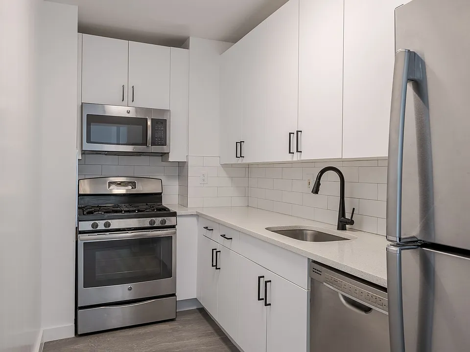 32 River Ct #1810