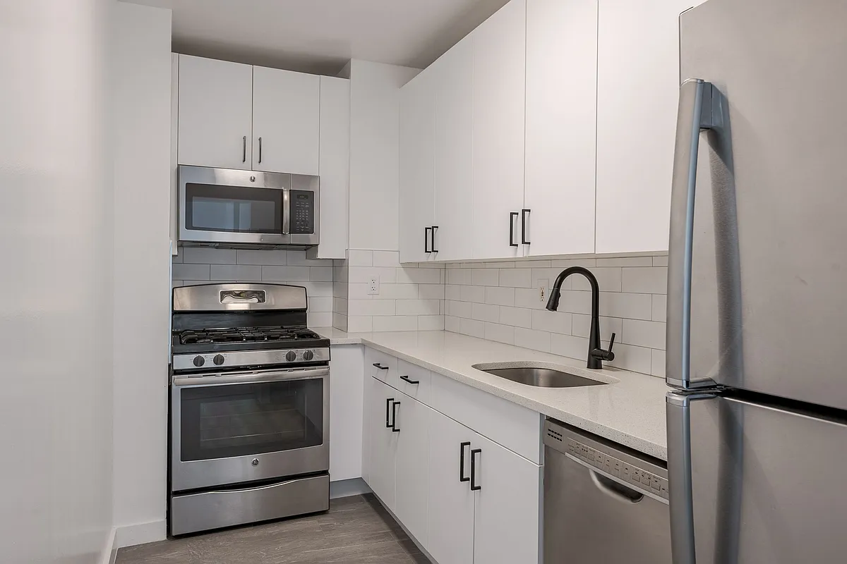 32 River Court 1810
