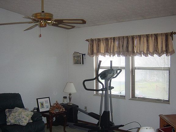4th image of 4115 Berrybush Dr