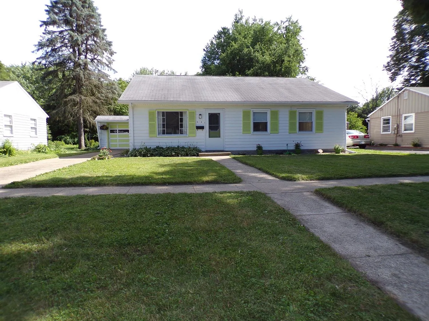 910 Plain St photo 1