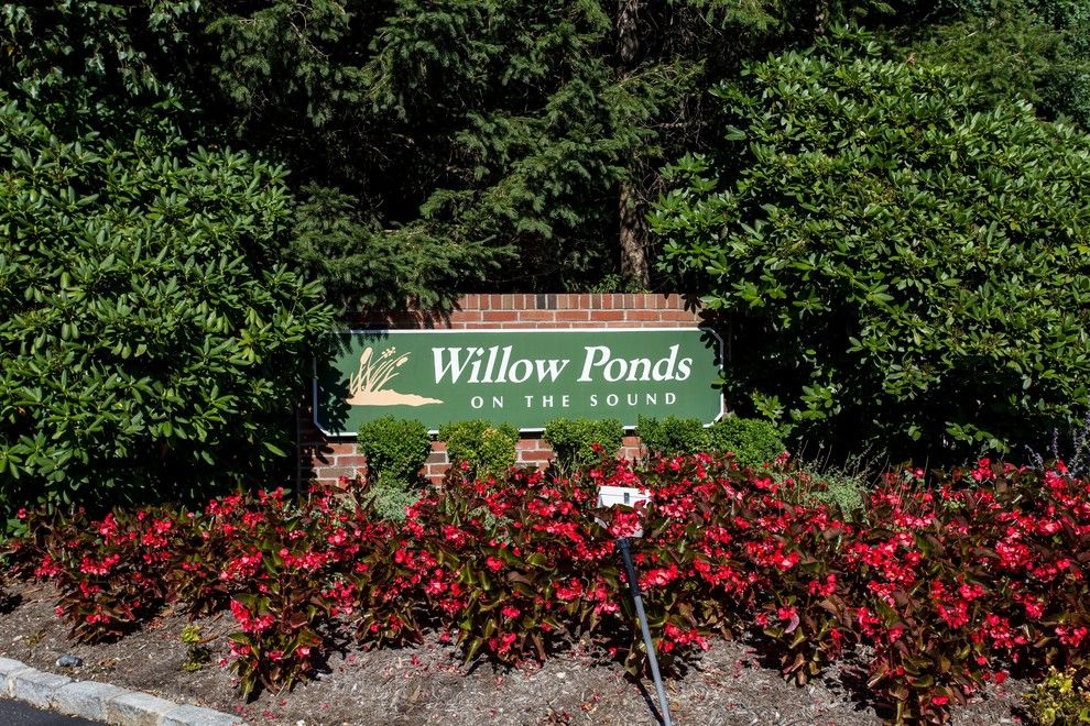 2706 Willow Ponds Dr, Riverhead, NY 11901 Out East