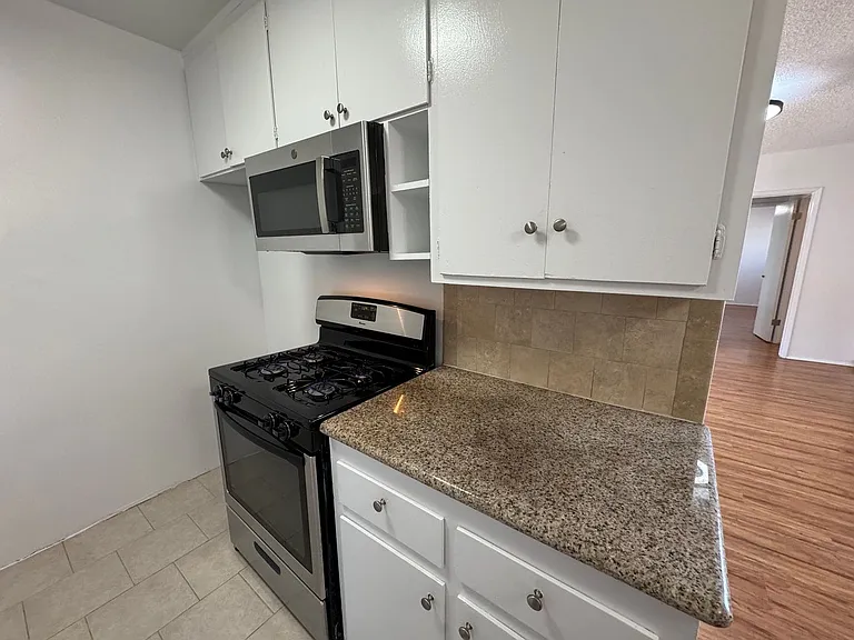11865 Rochester Ave — Photo 6
