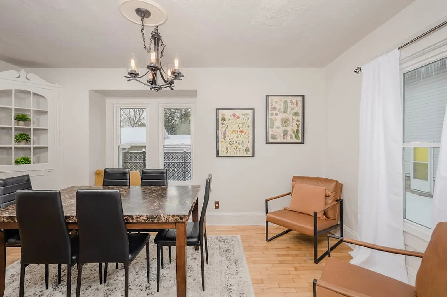 2 bed, 1.0 bath, 1097 sqft, $2,168 — Photo 2