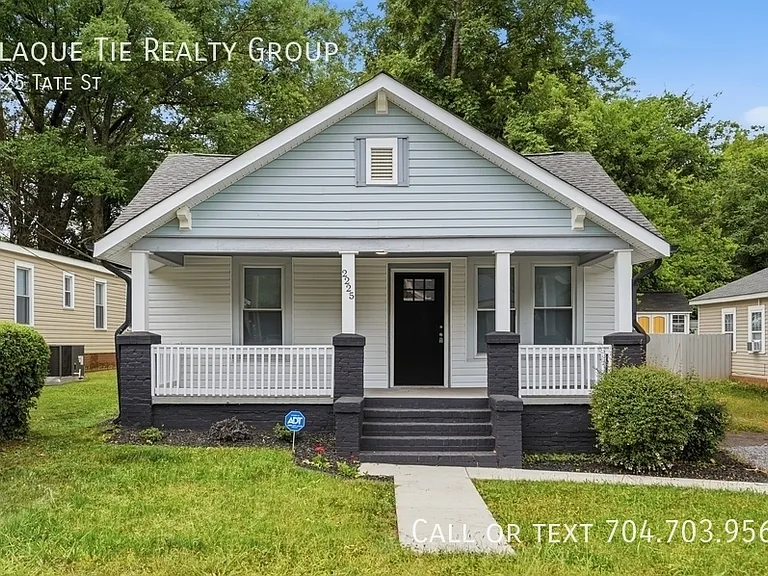 2225 Tate St — Photo 1