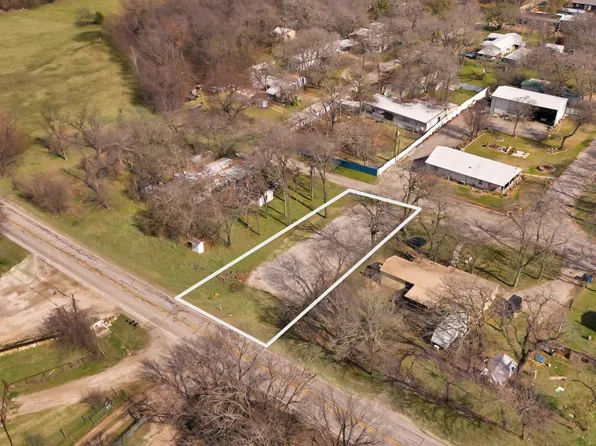 14235 McGuire St, Azle, TX 76020