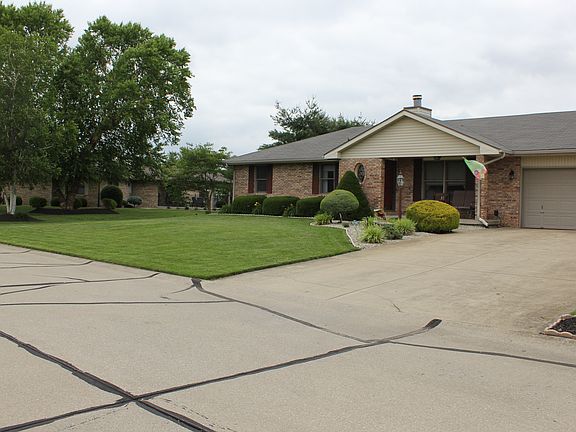 2nd image of 413 Hedge Ct W