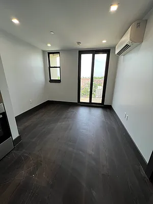 Rented by Delmark Realty LLC | media 30