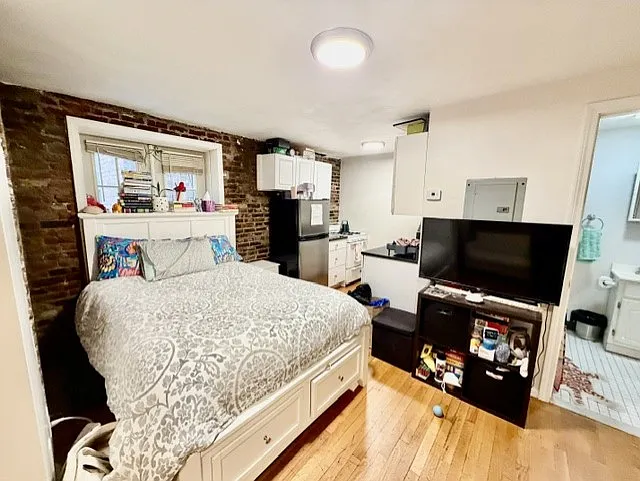 40 Clark St #B — Photo 2