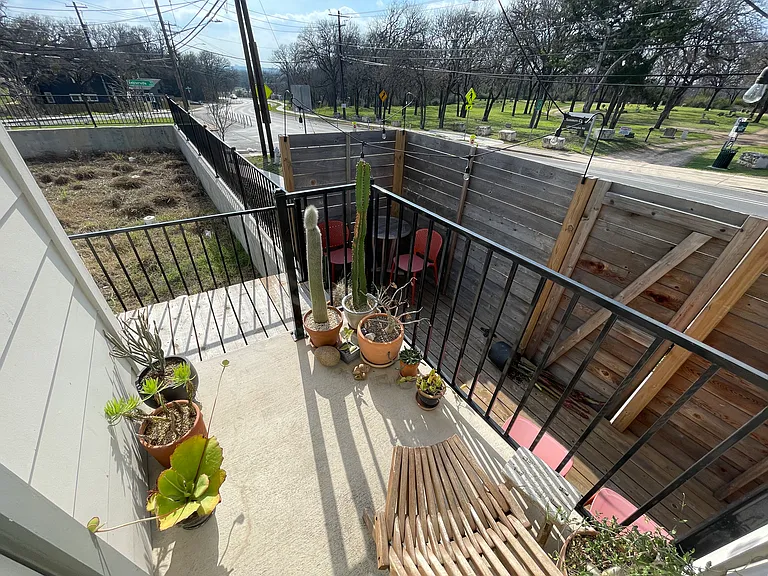1140 Webberville Rd #1 — Photo 25