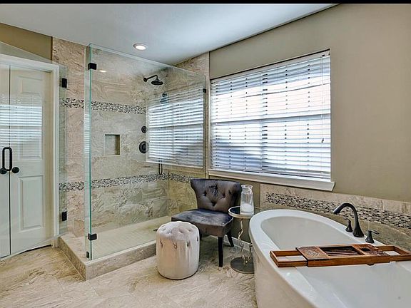 En suite with oversized shower