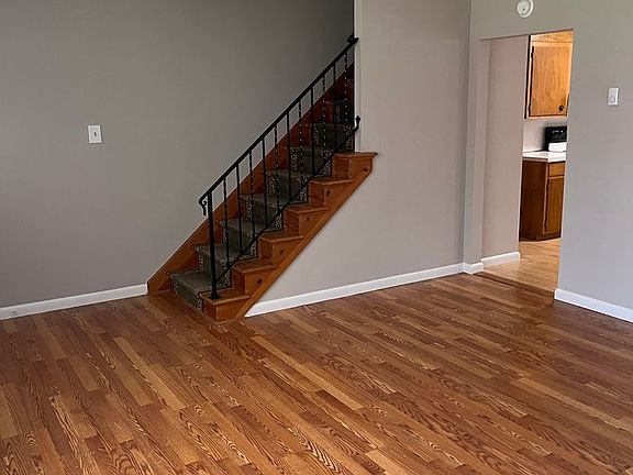 5th image of 207 S Beech St