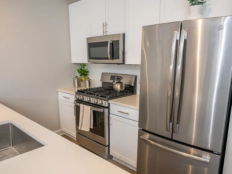 The Residence at the Glen Town Center — Photo 23
