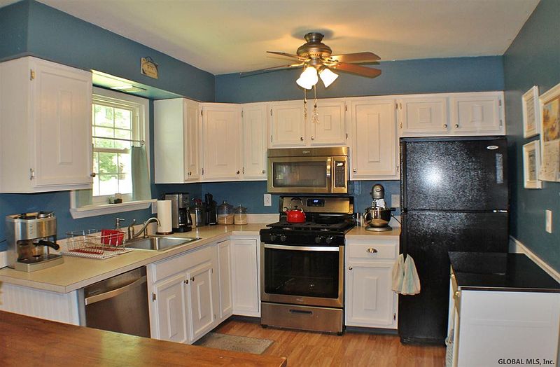 5th image of 18 VAN TASSEL Lane
