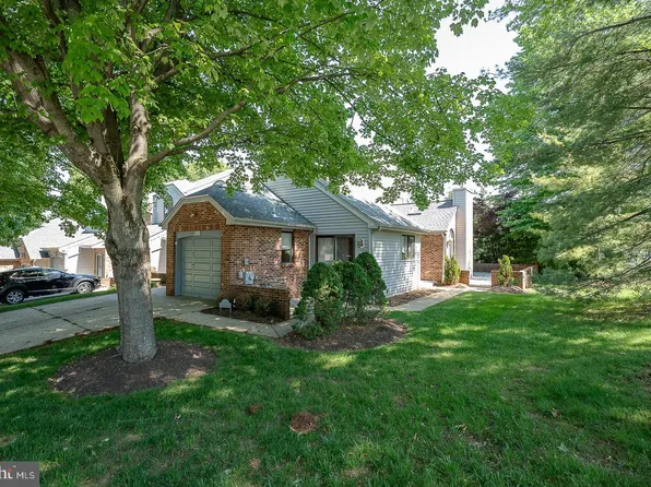 9315 Eagle View Dr, Lafayette Hill, PA 19444