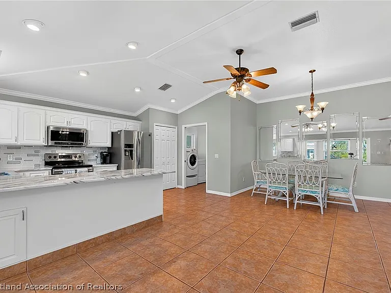 105 Fern Ct — Photo 5
