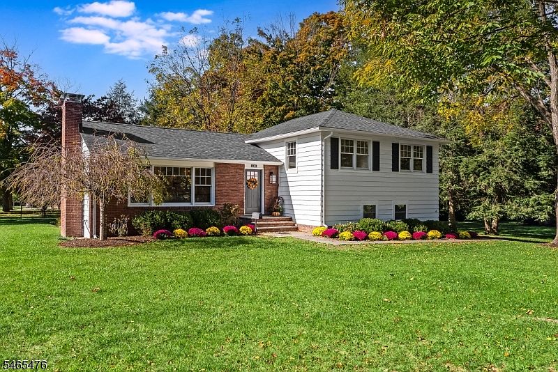 1st image of 125 Glenbrook Rd