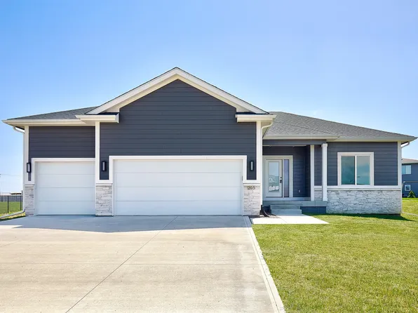 205 11th Ct NW, Bondurant, IA 50035