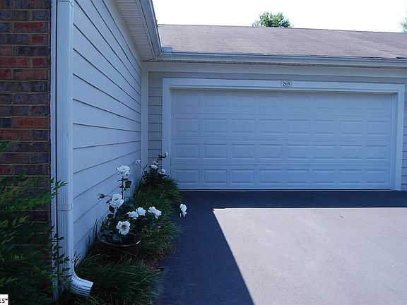 4th image of 203 Heritage Club Dr