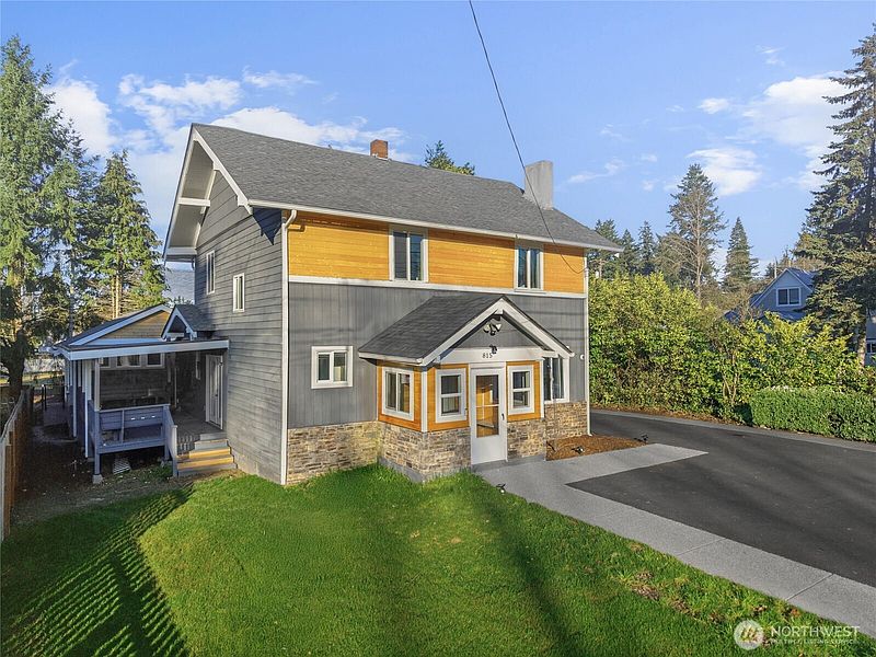 2nd image of 815 S 96th Street