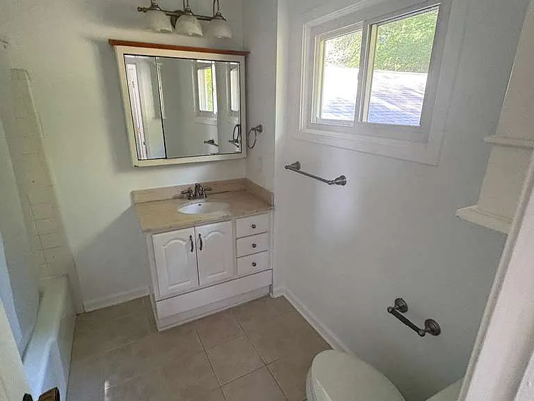 1690 Manhasset Dr — Photo 10