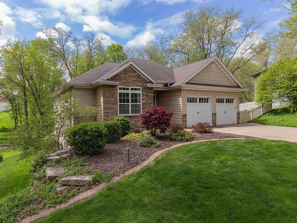 1st image of 236 Meadowbrook Ct