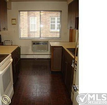 908 Harcourt kitchen#2.JPG