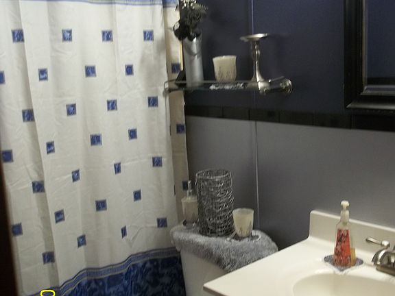 3rd image of 3292 Birchview Dr