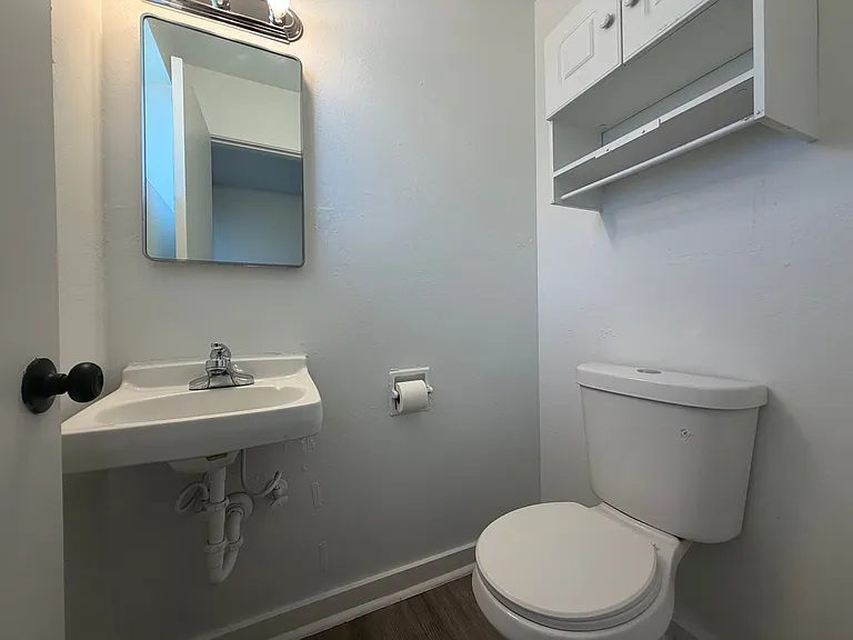 901 E Claremont St — Photo 16