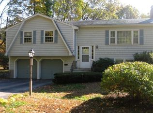 12 Boathouse Ln, Dedham, MA 02026