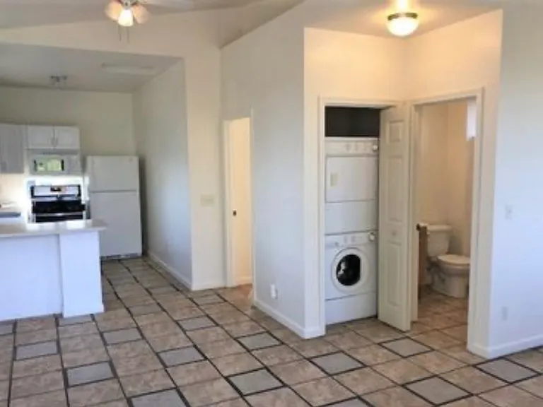 290 E Chestnut St #2 — Photo 10