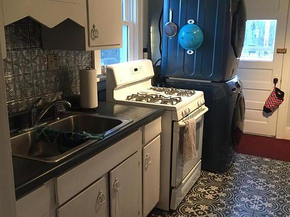 4th image of 828 Wilson Ave