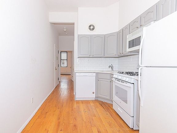 3rd image of 301 Stanhope St APT 3R