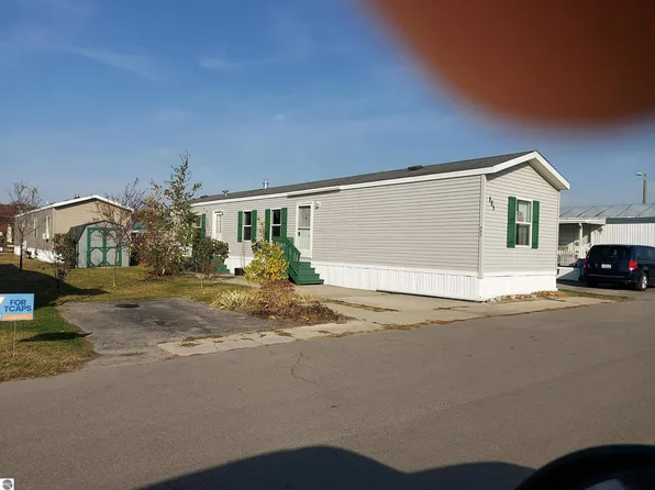 885 Glenview Ln, Traverse City, MI 49686