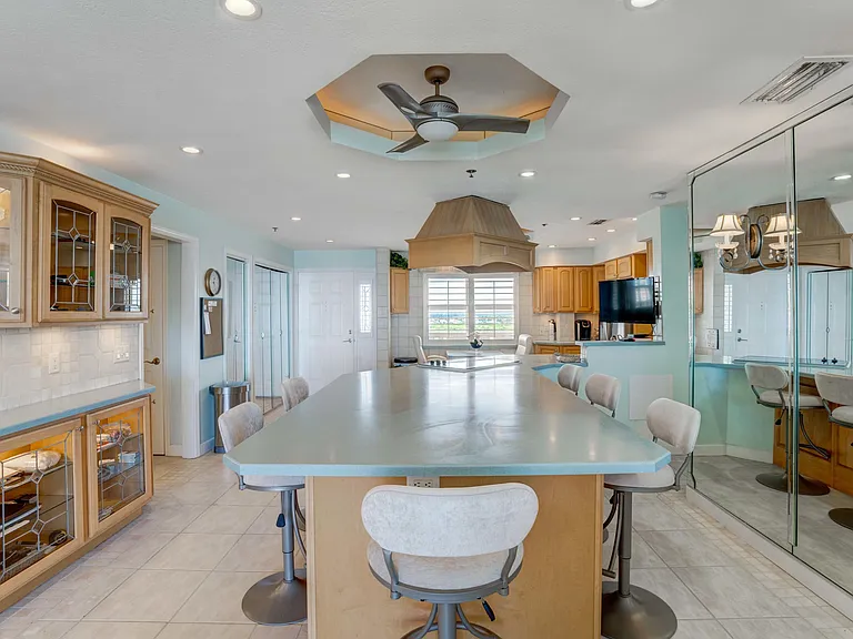 840 Ocean Dr #Penthouse C — Photo 9