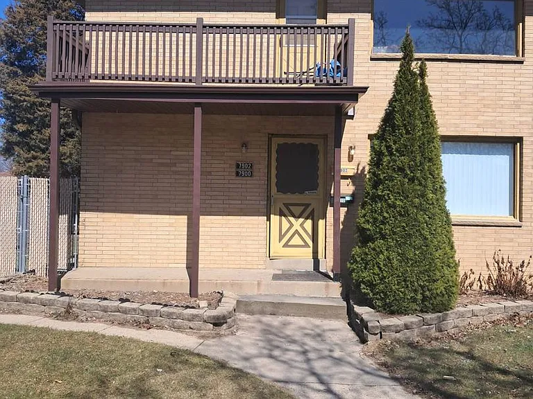 7900 W Potomac Ave — Photo 22