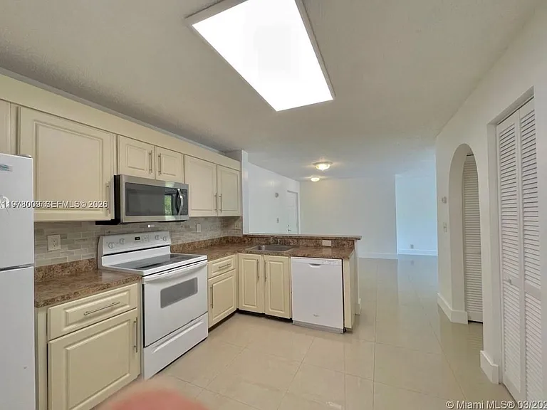 10131 W Sunrise Blvd #204 — Photo 5