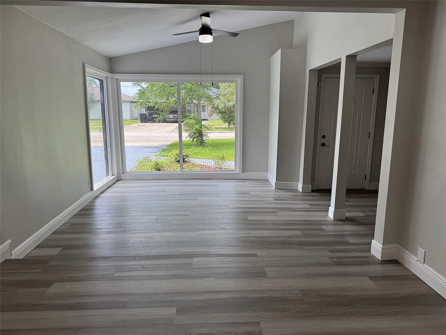 3 bed, 1.0 bath, 1477 sqft, $1,950 — Photo 3