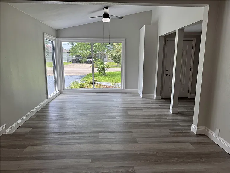 1318 Sulphur St — Photo 3