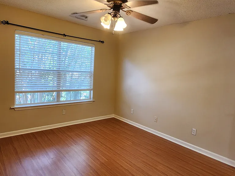 355 Gardners Cir — Photo 12
