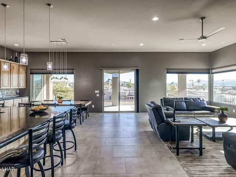 2520 Demaret Dr — Photo 8