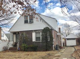 58 Charles St, Valley Stream, NY 11580