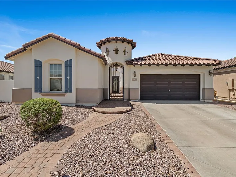 2435 E Desert Broom Pl — Photo 2
