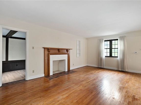 3rd image of 204 Morewood Rd