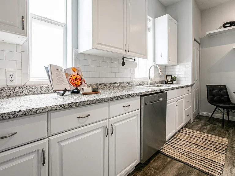 Large kitchen with great counterspace