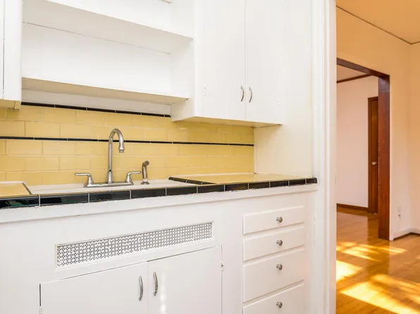 Bradford, 2500 NE Weidler St APT 09, Portland, OR 97232