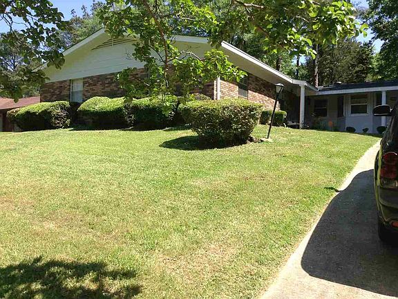 2nd image of 210 Carriage Hills Dr