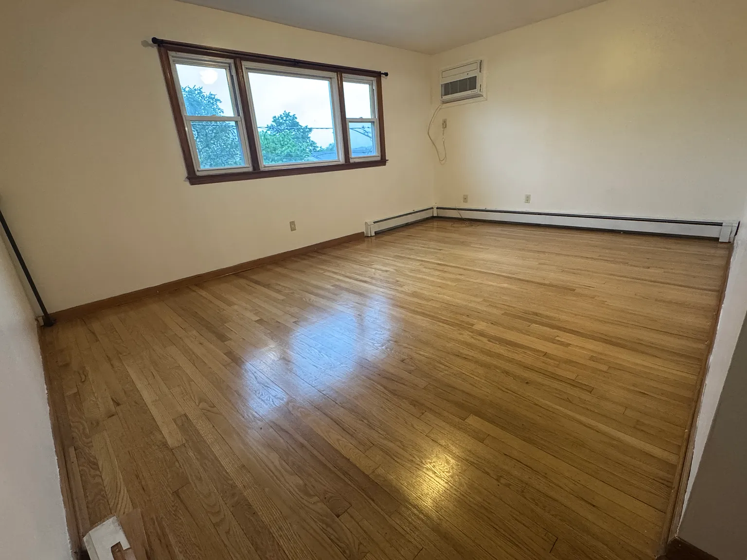 2 bed, 1100 sqft, $2,300 — Photo 2